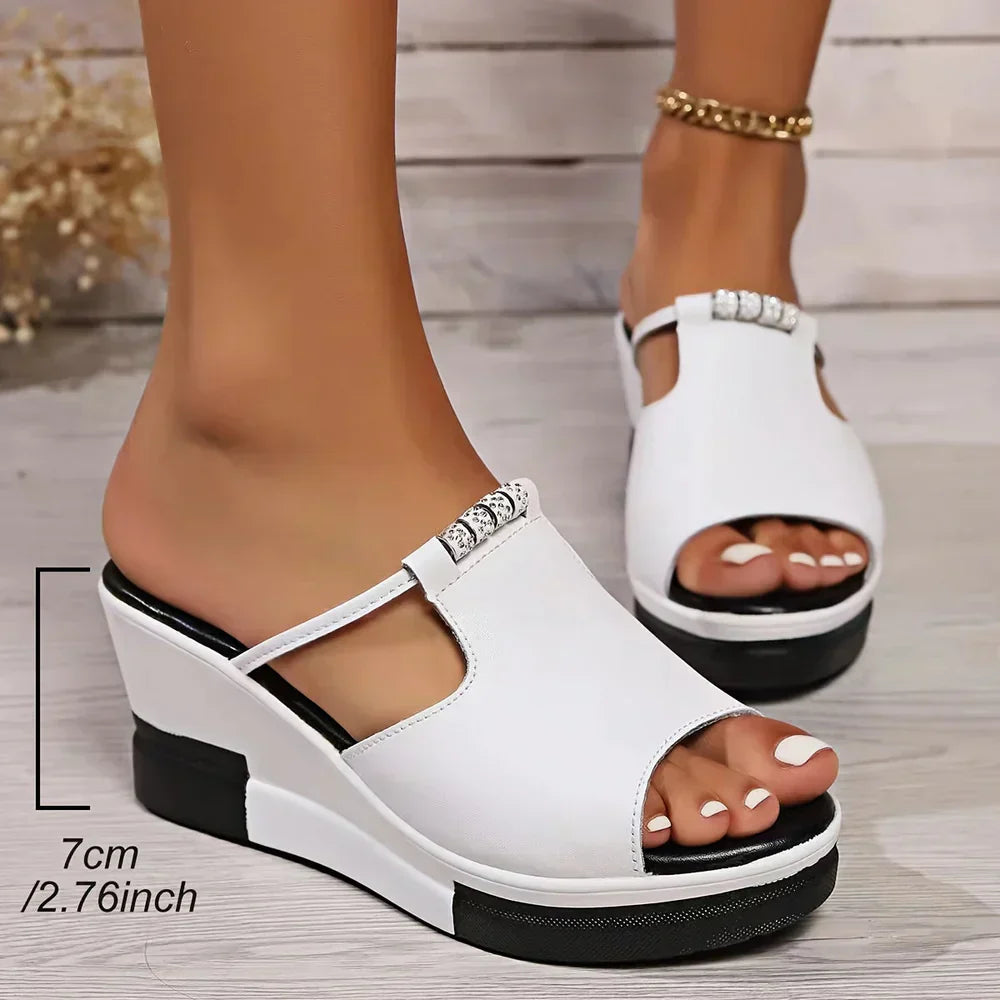 Mules Veloria vues du dessus – détails brillants et silhouette épurée