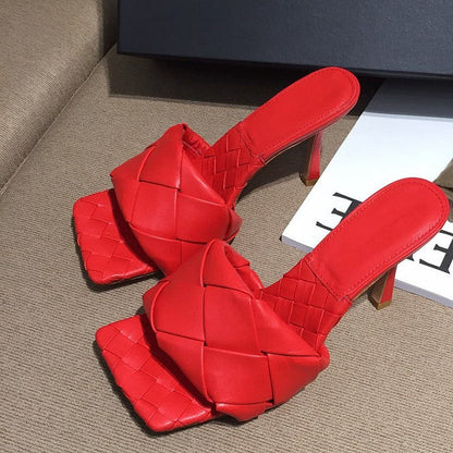 Sandales tressées à talons fins