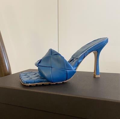 Sandales tressées à talons fins