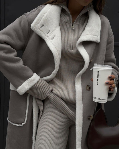 Manteau gris et blanc à poches plaquées – élégant.