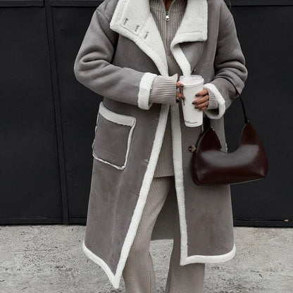 Manteau gris et blanc à poches plaquées – élégant.
